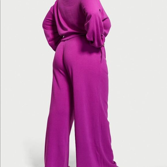 VICTORIA'S SECRET
Stretch Fleece Crewneck Set - Picture 2 of 4
